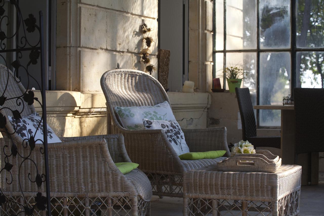 Chateau Sainte Colombe Bed & Breakfast Exterior photo